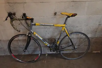 Aluminium koersfiets Primorosso – kavel bij Openbare Verkopen, Izegem