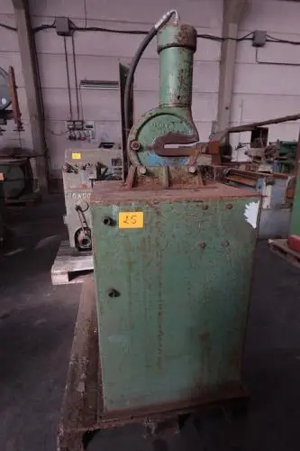 Hydraulische knipmachine Etig – kavel bij Openbare Verkopen, Izegem