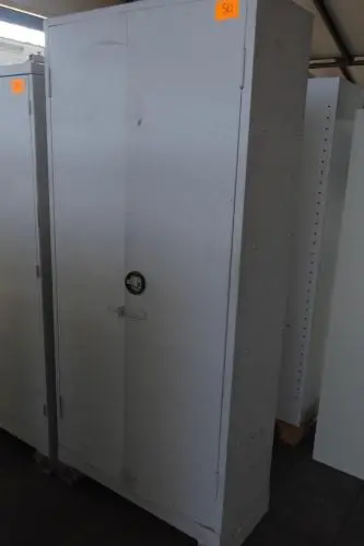 Metalen kast – kavel bij Openbare Verkopen, Izegem