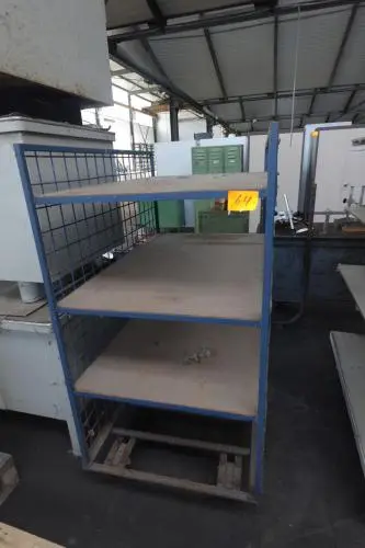 2x Metalen rek – kavel bij Openbare Verkopen, Izegem