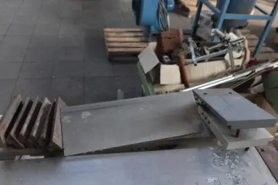 Set diverse aluminiumplaten en geleidingsstukken – kavel bij Openbare Verkopen, Izegem