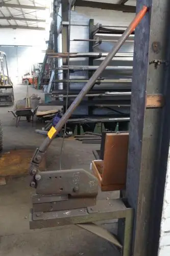 Handplatenschaar – kavel bij Openbare Verkopen, Izegem