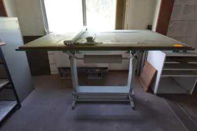Verstelbare tekentafel Kuhlmann – kavel bij Openbare Verkopen, Izegem