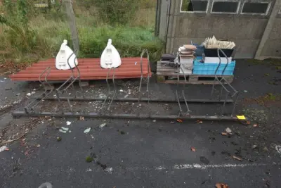 Fietsenrek voor 6 fietsen – kavel bij Openbare Verkopen, Izegem