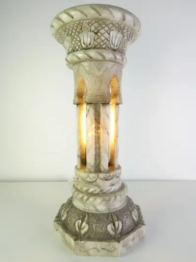 Decoratieve verlichte Marmerlook Zuil / Pilaarlamp – kavel bij De Kringwinkel, Heverlee