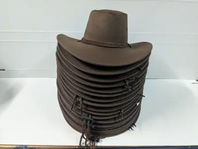 Ca. 18x Cowboy hoed vilt, bruin, 56 - 58 – kavel bij Onlineveilingmeester