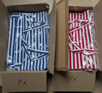 Ca. 11x Zomertas gestreept, blauw / rood – kavel bij Onlineveilingmeester