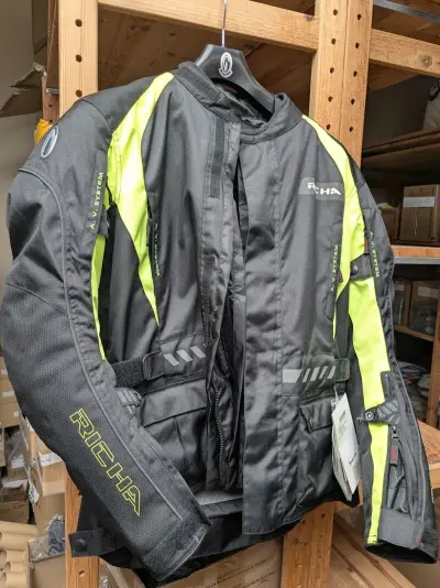 Motorjas van richa, zwart / geel, XL – kavel bij Onlineveilingmeester
