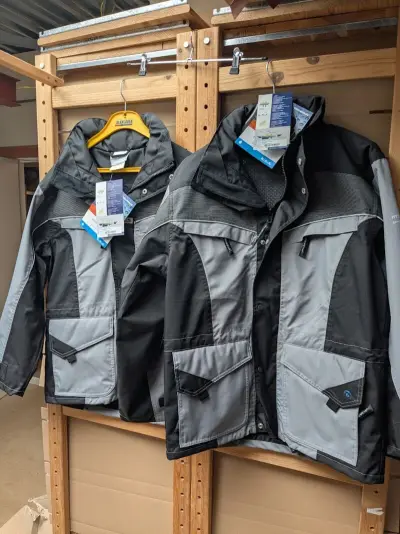 2x Werkjas / parka voor in de zomer, Hydrowear, zwart / grijs, mt S – kavel bij Onlineveilingmeester