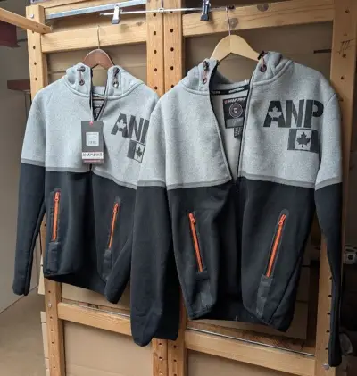 2x Sweater / hoodie, Geographical Norway, zwart / grijs, mt S – kavel bij Onlineveilingmeester