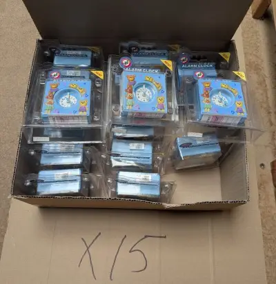Ca. 15x Wekker voor kinderen op batterijen, Jacques Farel, licht blauw – kavel bij Onlineveilingmeester