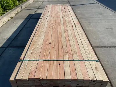 Ca. 96x Douglas Regels Geschaafd, 45x70mm, lengte 300cm – kavel bij Onlineveilingmeester