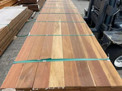 Ca. 151x Guyana Teak Planken Geschaafd, 21x120mm, lengte 245cm – kavel bij Onlineveilingmeester