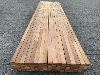 Ca. 60x Guyana Teak Onderliggers Geschaafd Gevingerlast, 40x60mm, lengte 395cm – kavel bij Onlineveilingmeester