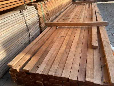 Ca. 100x Angelim Pedra Onderliggers Fijnbezaagd, 40x60mm, lengte 465cm – kavel bij Onlineveilingmeester