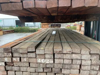 Ca. 140x Hardhouten Onderliggers Geschaafd, 40x70mm, lengte 305cm – kavel bij Onlineveilingmeester
