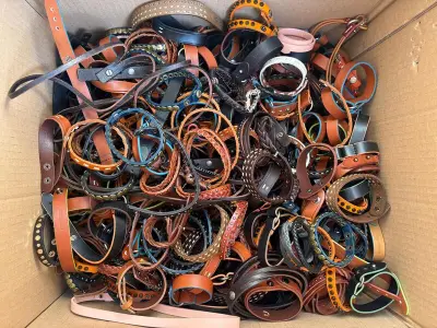Ca. 325x Mixpartij lederen armbanden Fred&Bruder – kavel bij Onlineveilingmeester