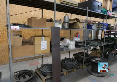 Diverse kabels en schakelkasten – kavel bij Clicpublic