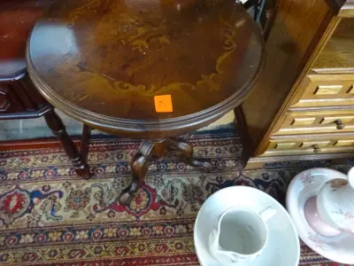 Rond tafeltje – kavel bij Openbare Verkopen, Izegem