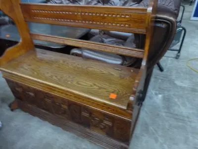 Gesculpteerde hall-bank 115cmx96cmx48cm – kavel bij Openbare Verkopen, Izegem
