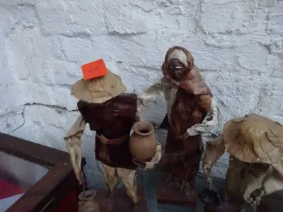 3x papier-maché – kavel bij Openbare Verkopen, Izegem