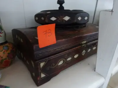 2x houten voorwerpen – kavel bij Openbare Verkopen, Izegem