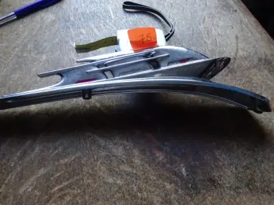 Auto embleem L36cm – kavel bij Openbare Verkopen, Izegem