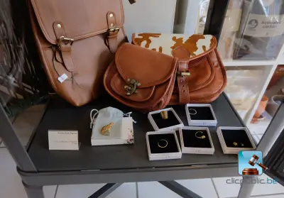 Set met tassen en sieraden – kavel bij Clicpublic