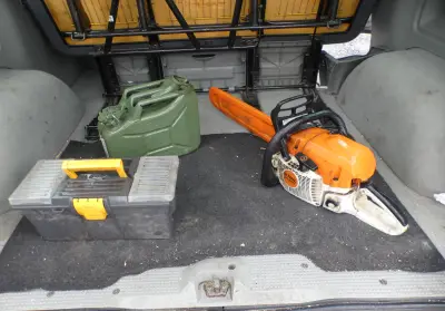 Kettingzaag met accessoires – kavel bij Clicpublic, Eupen