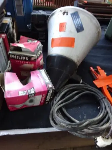 Warmtelamp + 2 lampen – kavel bij Openbare Verkopen, Izegem
