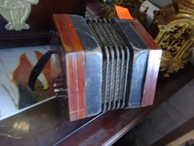 Eng. LACHENAL concertina 48 toetsen 1880 serienr 40990 – kavel bij Openbare Verkopen, Izegem