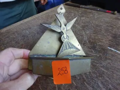 Koperen wijwatervat gesigneerd HOFFER 17cmx12cm – kavel bij Openbare Verkopen, Izegem