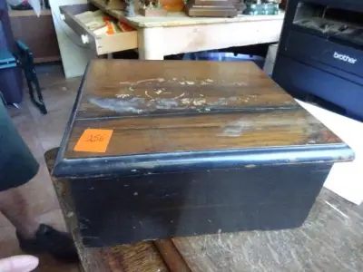 Houten orgel met speelkaarten 26cmx27cmx14cm – kavel bij Openbare Verkopen, Izegem