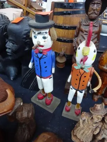 2x houten poppen – kavel bij Openbare Verkopen, Izegem