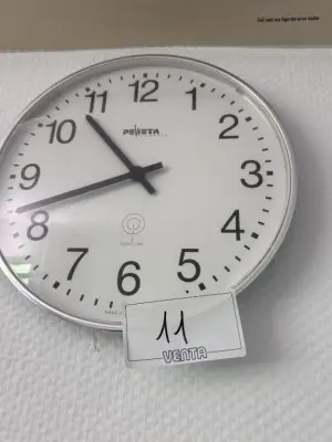 5646.11 => 1 Wanduhr – kavel bij VENTA Industrieversteigerungen, Hagen