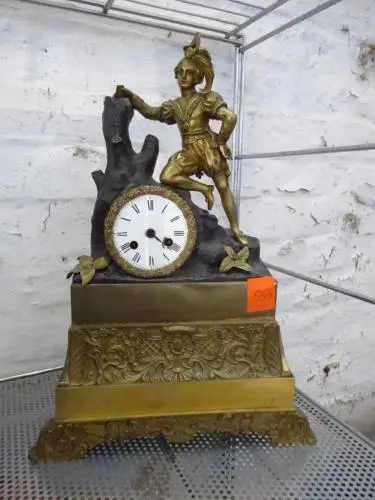 klok met bronzen beeld – kavel bij Openbare Verkopen, Izegem