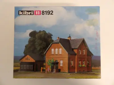 Kibri HO 8192 bouwset – kavel bij De Kringwinkel, Leopoldsburg
