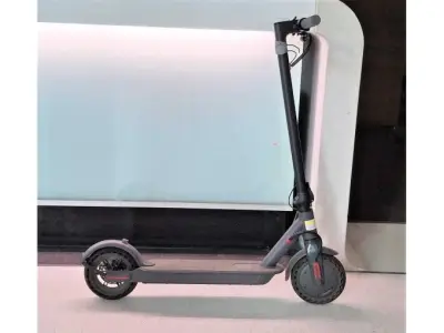 1 E-Scooter; AOVO Electro-Scooter; Model: M1Pro; 8,5“ Reifen – kavel bij Zoll-Auktion, Frankfurt am Main