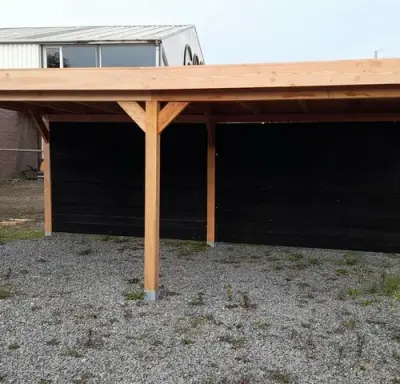 Buitenverblijf overkapping douglas met achter wand afm 500x300cm hoogte 245cm – kavel bij Belga Veilingen, Lummen
