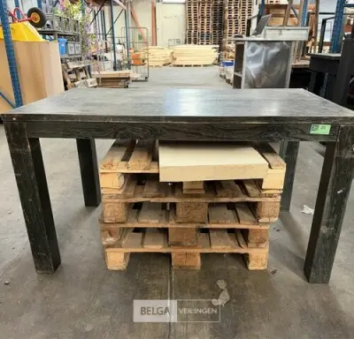 Zwarte houten tafel – kavel bij Belga Veilingen, Lummen