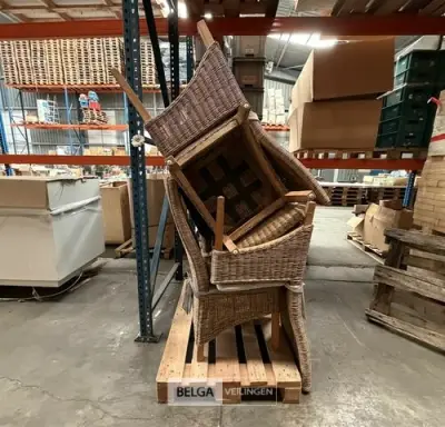 ± 8 Rieten stoelen – kavel bij Belga Veilingen, Lummen