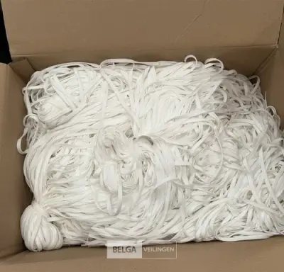 ± 250 Witte schoenveters – kavel bij Belga Veilingen, Lummen
