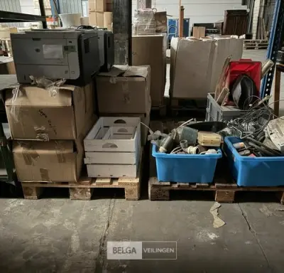 2 Paletten divers – kavel bij Belga Veilingen, Lummen