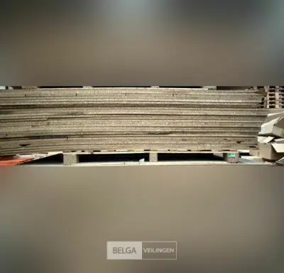 Pallet met spaanplaten – kavel bij Belga Veilingen, Lummen