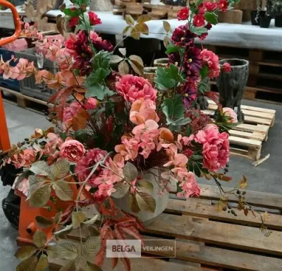 Plastieken bloemstuk – kavel bij Belga Veilingen, Lummen