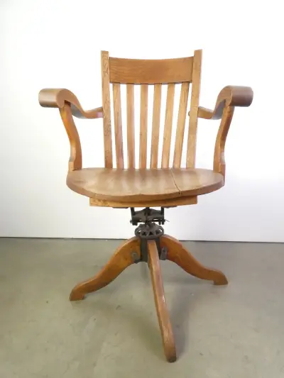 Bureaustoel ("Bankers Chair") – kavel bij De Kringwinkel, Heverlee