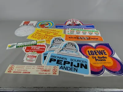 Set vintage reclame- en promotie stickers – kavel bij De Kringwinkel, Diest