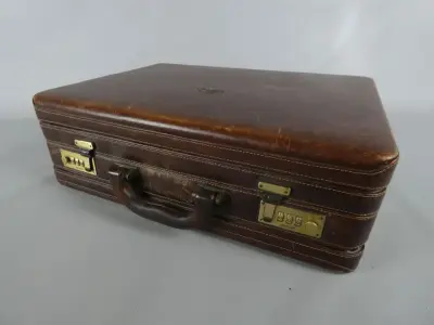 Vintage leren aktetas met cijferslot – kavel bij De Kringwinkel, Diest