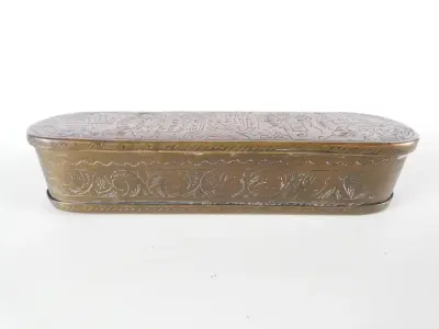 Vintage tabaksdoos met handgravures – kavel bij De Kringwinkel, Heverlee