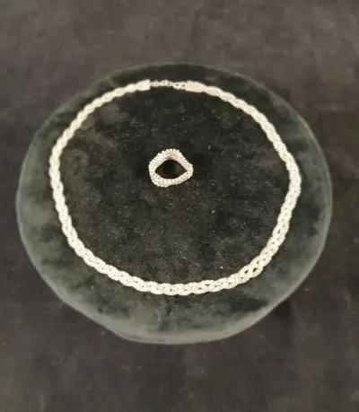 Zilveren ketting met bijpassende ring – kavel bij De Kringwinkel, Turnhout